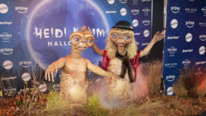 Halloween Queen Heidi Klum stuns again with her extraordinary E.T. costume, saying, ‘I love transforming into something less glamorous